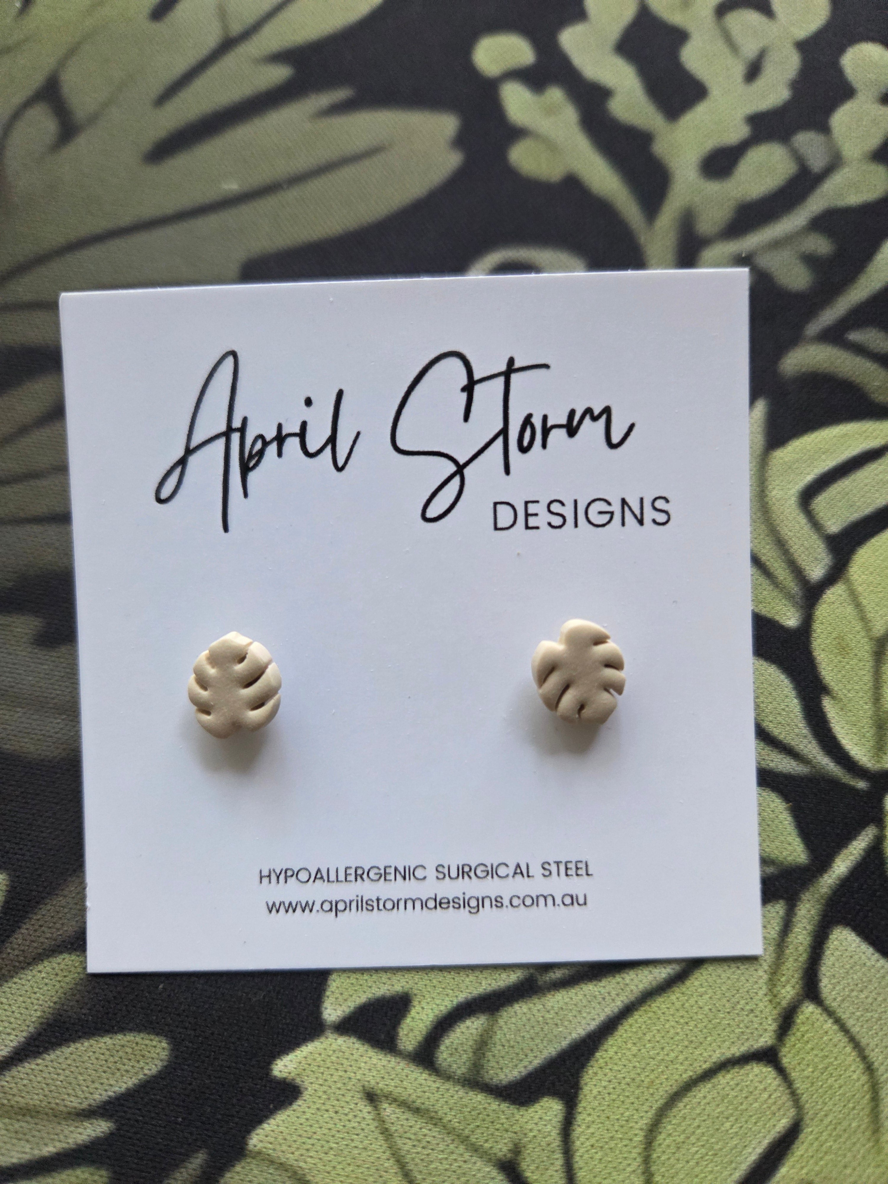 Polymer clay plant earrings monstera leaf studs 10mm - Beige