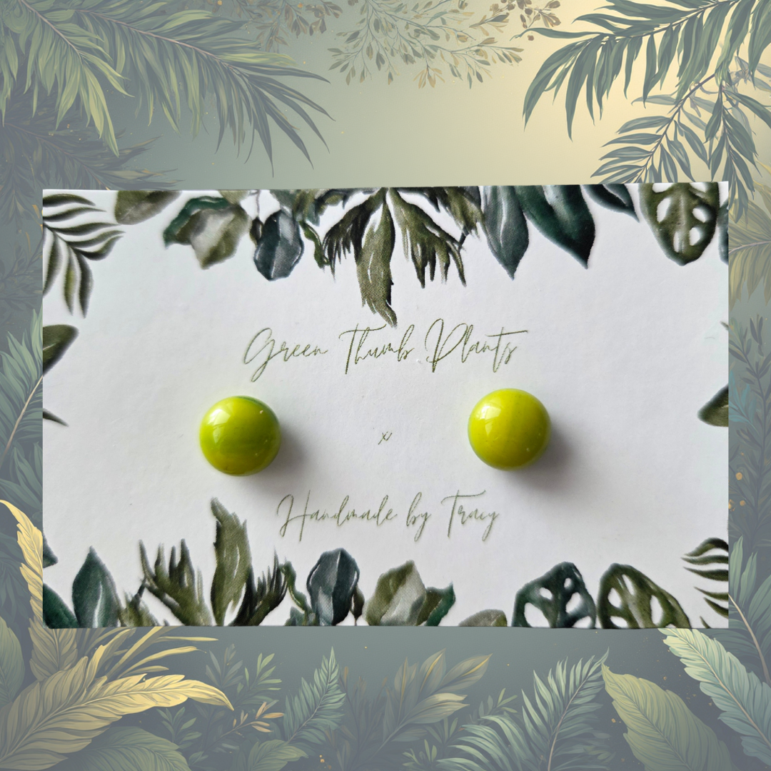 Glass earring studs - Green Wonder